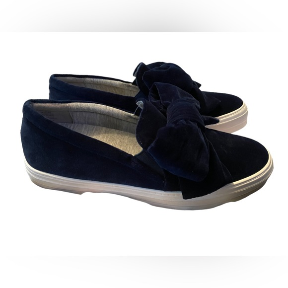 9West Velvet Bow Sneakers - Picture 3 of 6